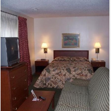 Huntsville Hotel & Suites Room photo