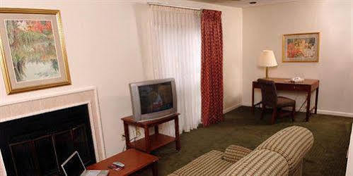 Huntsville Hotel & Suites Exterior photo